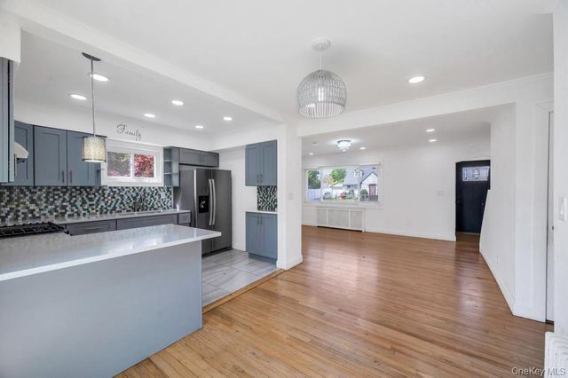543 Coolidge Avenue, Rockville Centre, NY 11570