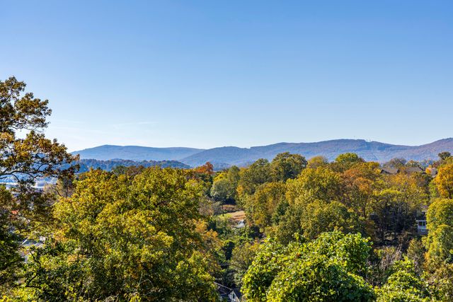 525 Crewdson Street, Chattanooga, TN 37405