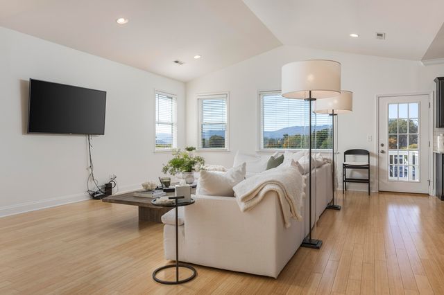 525 Crewdson Street, Chattanooga, TN 37405