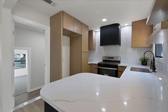 2927 Kingston Street, Dallas, TX 75211