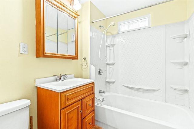 27 W Wyoming Avenue 3, Melrose, MA 02176