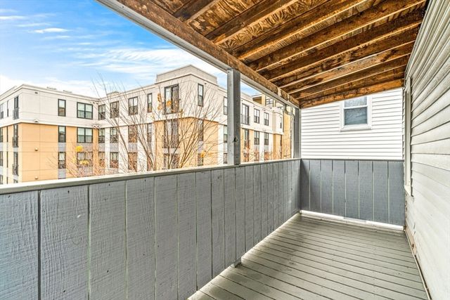 27 W Wyoming Avenue 3, Melrose, MA 02176