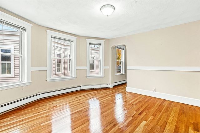 27 W Wyoming Avenue 3, Melrose, MA 02176