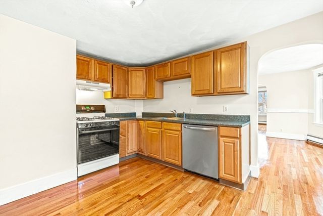 27 W Wyoming Avenue 3, Melrose, MA 02176