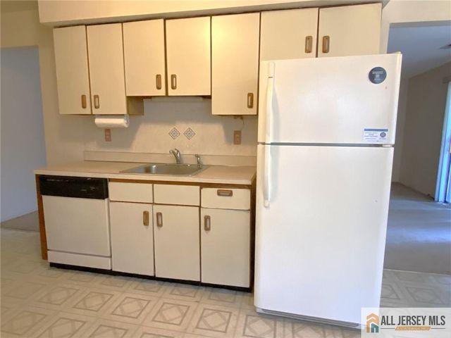 301 Edison Glen Terrace 301, Edison, NJ 08837