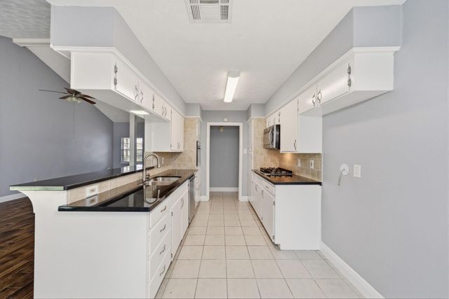 2003 Williamsburg Court S, League City, TX 77573