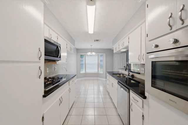 2003 Williamsburg Court S, League City, TX 77573