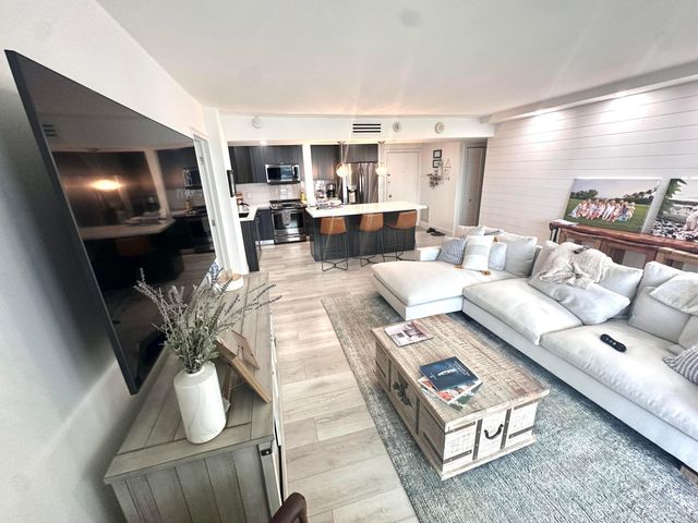 1 Las Olas Circle 1211, Fort Lauderdale, FL 33316