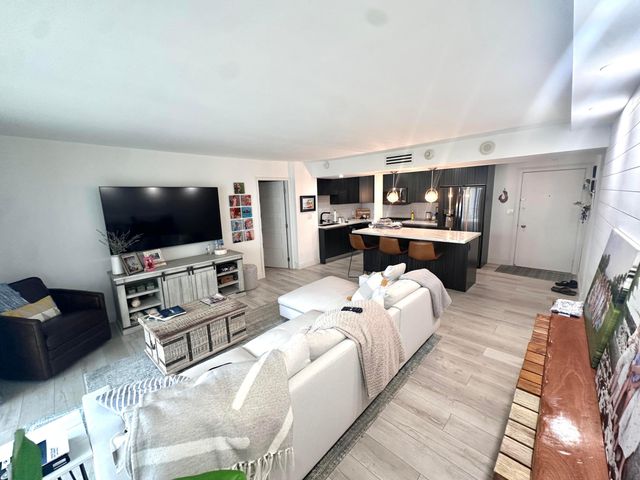 1 Las Olas Circle 1211, Fort Lauderdale, FL 33316