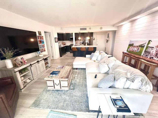 1 Las Olas Circle 1211, Fort Lauderdale, FL 33316