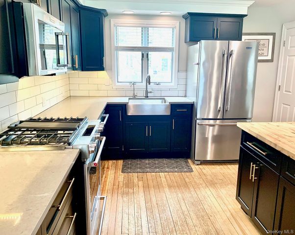 435 Middle Road, Riverhead, NY 11901