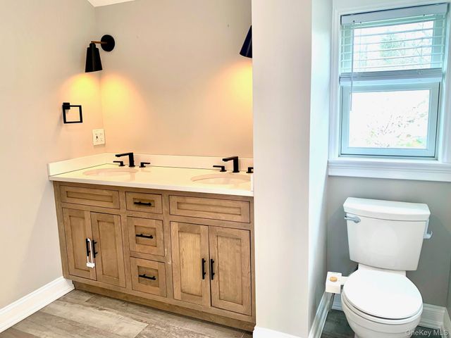 435 Middle Road, Riverhead, NY 11901