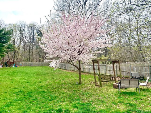 435 Middle Road, Riverhead, NY 11901