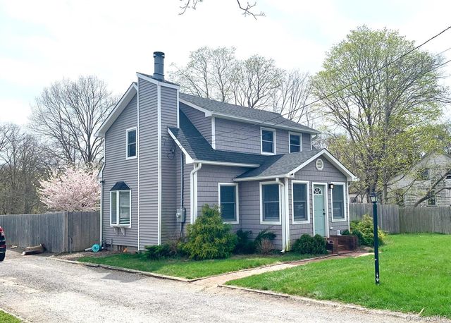 435 Middle Road, Riverhead, NY 11901