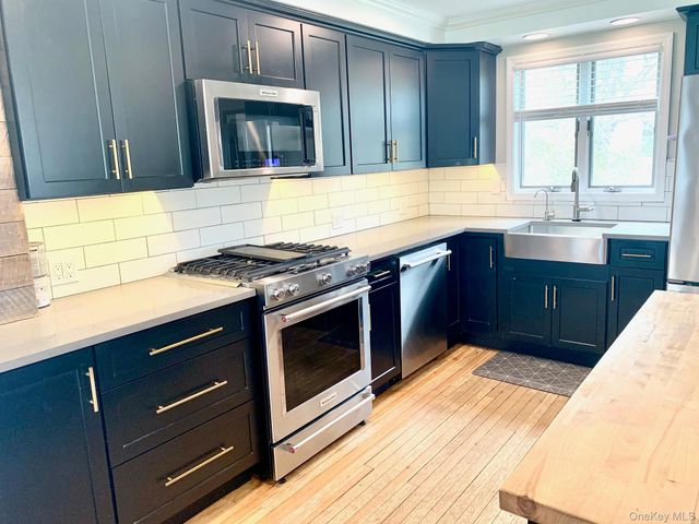 435 Middle Road, Riverhead, NY 11901