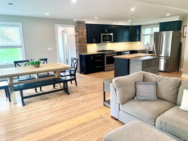 435 Middle Road, Riverhead, NY 11901