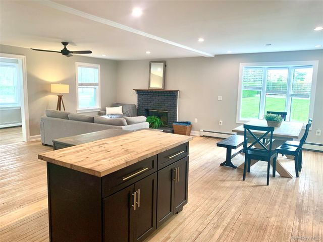 435 Middle Road, Riverhead, NY 11901