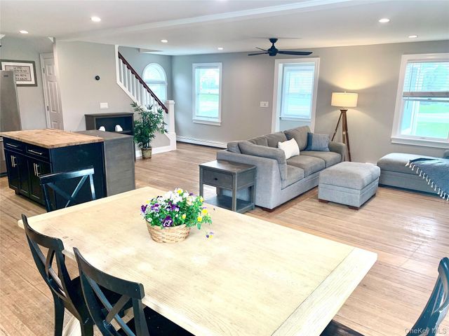 435 Middle Road, Riverhead, NY 11901