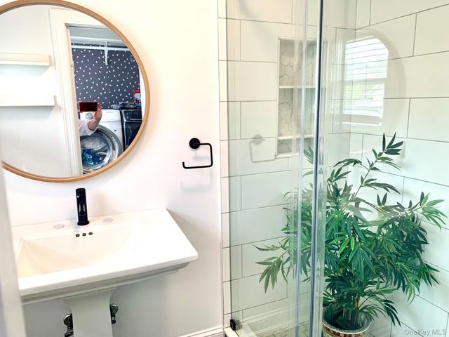 435 Middle Road, Riverhead, NY 11901