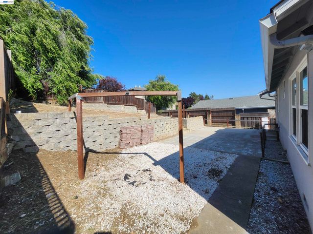 18680 Stanton Ave, Castro Valley, CA 94546