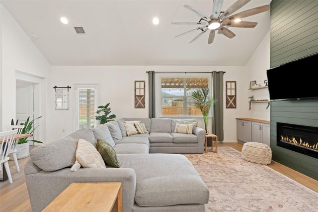 221 Kramer ST, Georgetown, TX 78626