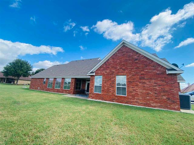1382 NW Still Water Trl, Lawton, OK 73507