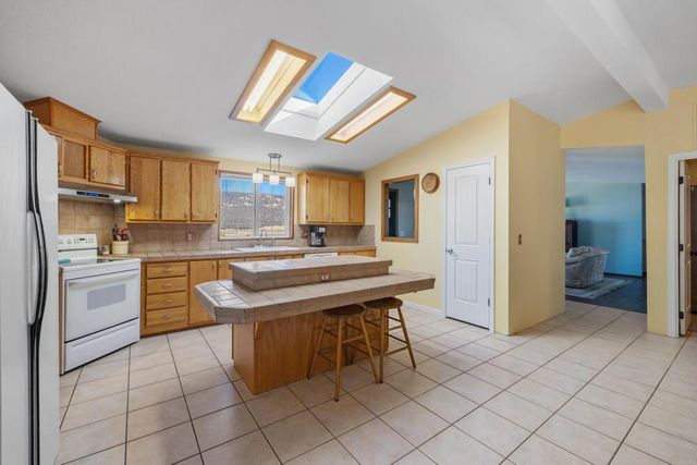 17550 S Poe Valley Road, Klamath Falls, OR 97603