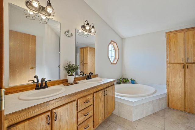 17550 S Poe Valley Road, Klamath Falls, OR 97603