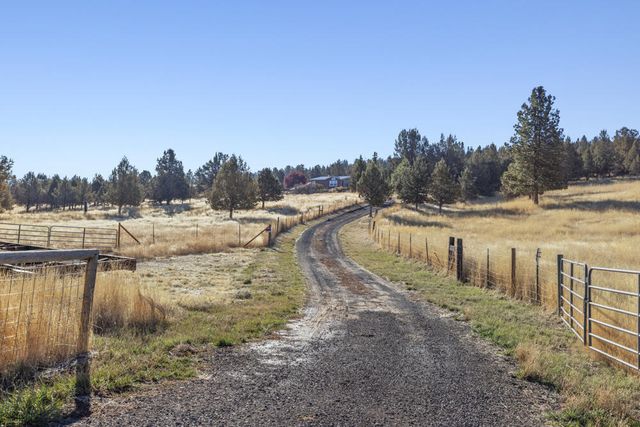 17550 S Poe Valley Road, Klamath Falls, OR 97603