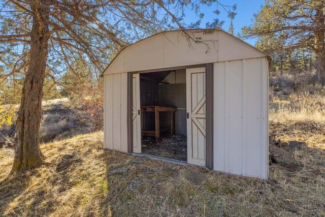 17550 S Poe Valley Road, Klamath Falls, OR 97603