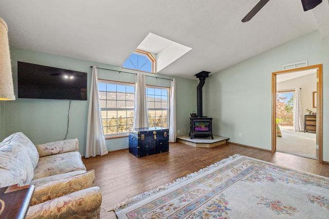 17550 S Poe Valley Road, Klamath Falls, OR 97603