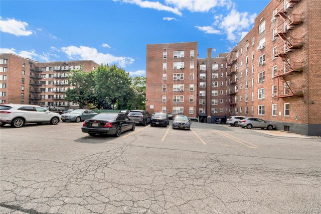 365 Bronx River Road 1F, Yonkers, NY 10704