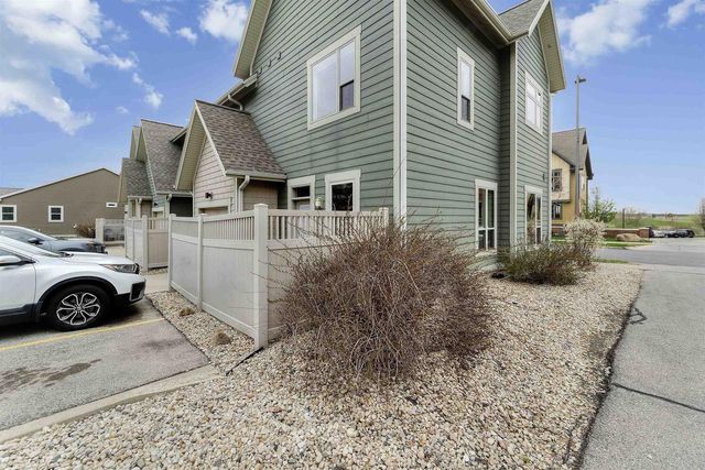 2811 No Oaks Ridge, Fitchburg, WI 53711