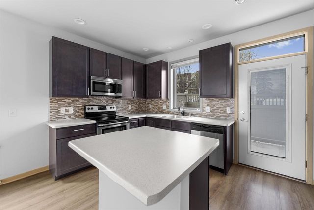 2811 No Oaks Ridge, Fitchburg, WI 53711