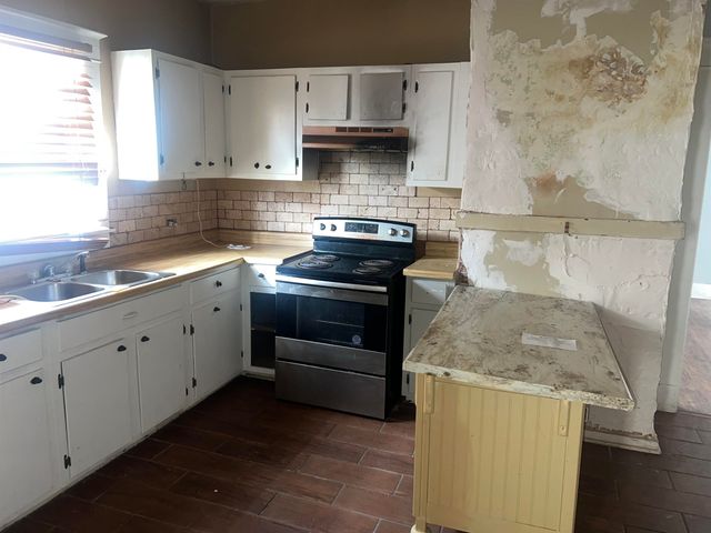 1033 FORREST AVE, Memphis, TN 38105