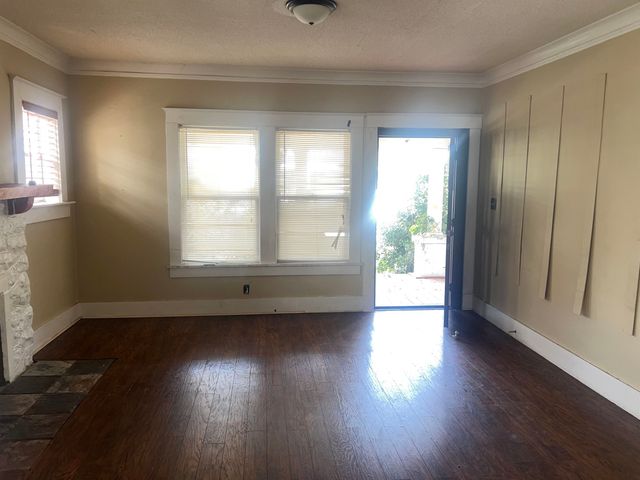 1033 FORREST AVE, Memphis, TN 38105