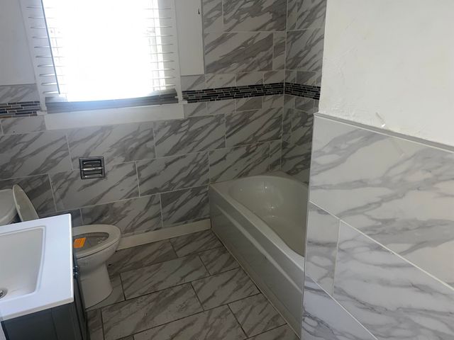 1033 FORREST AVE, Memphis, TN 38105