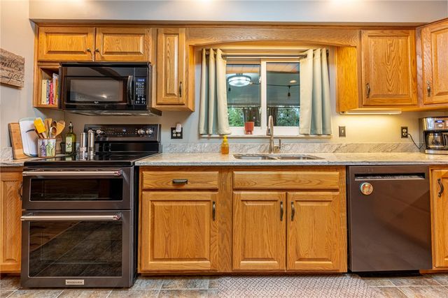 829 Lovetta Drive, Kettering, OH 45429
