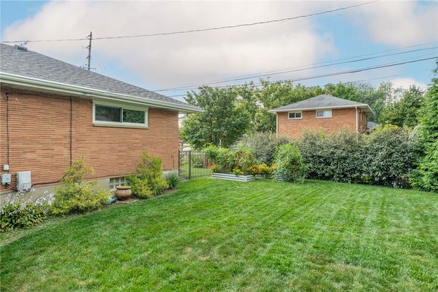 829 Lovetta Drive, Kettering, OH 45429
