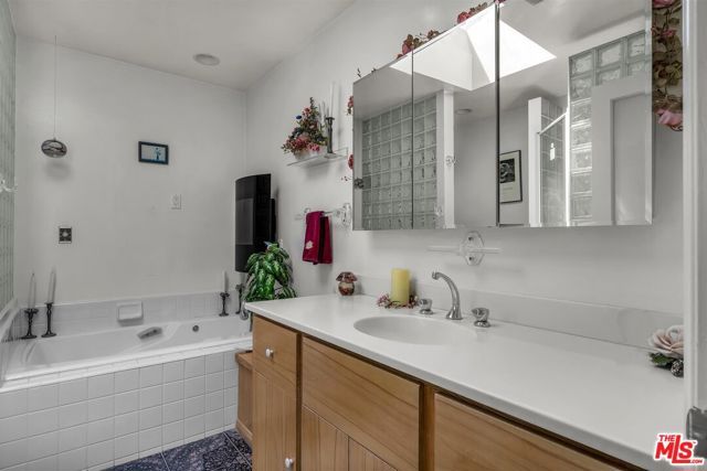 16416 Parthenia Street, Los Angeles, CA 91343