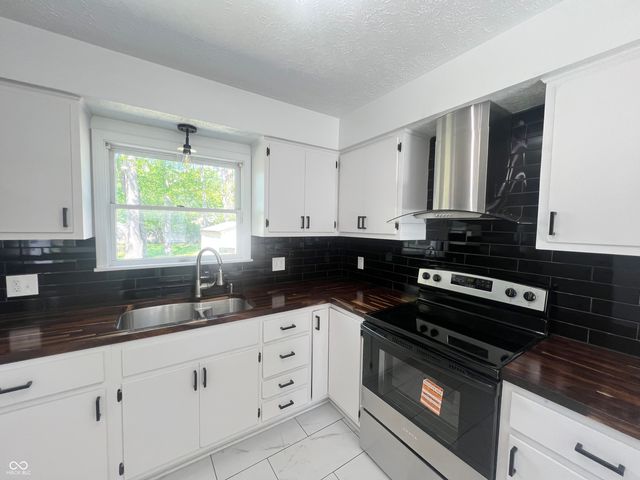 330 N Harbison Avenue, Indianapolis, IN 46219