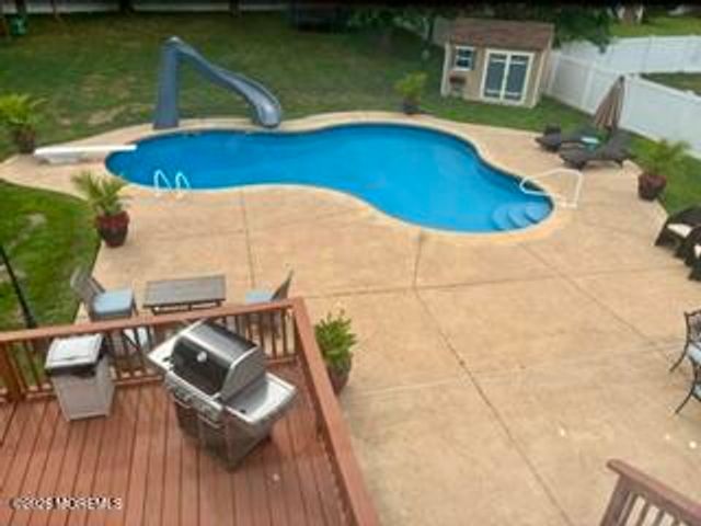11 Sandpiper Drive, Manalapan, NJ 07726