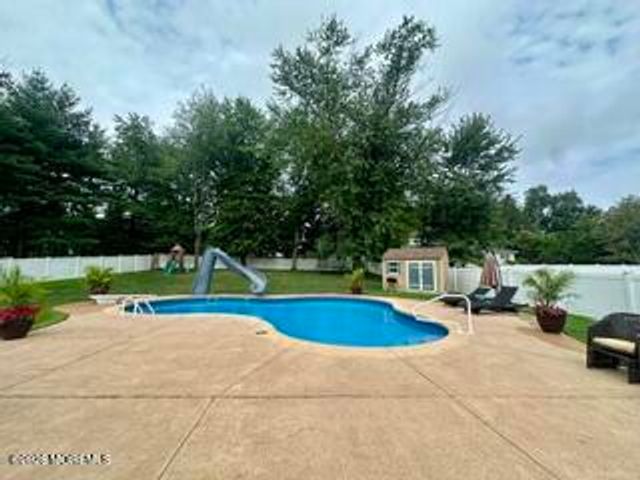 11 Sandpiper Drive, Manalapan, NJ 07726