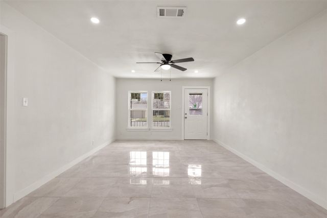 5109 Roxie Street, Haltom City, TX 76117