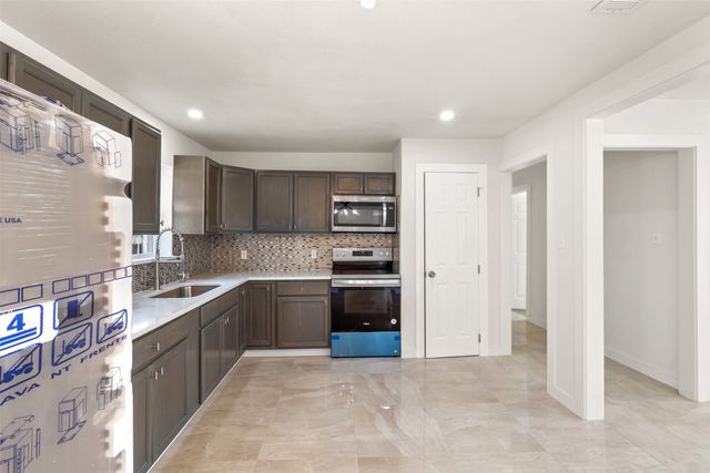 5109 Roxie Street, Haltom City, TX 76117