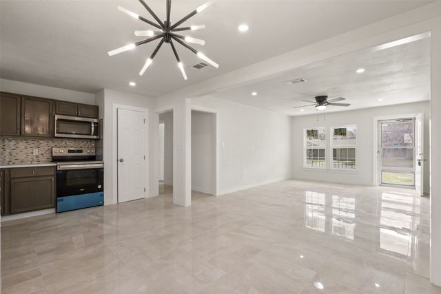 5109 Roxie Street, Haltom City, TX 76117
