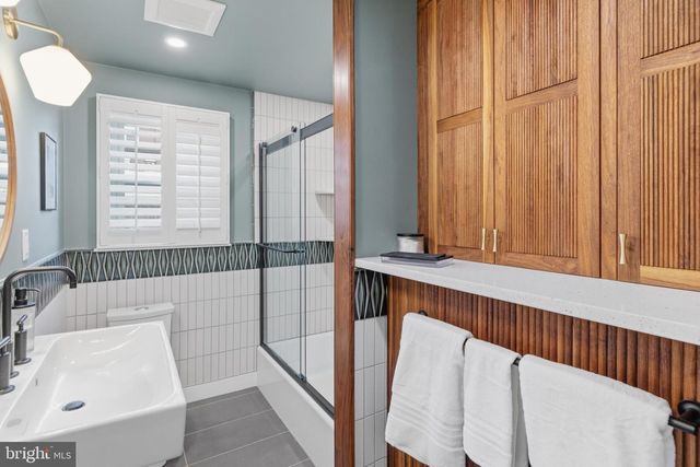 323 E GOWEN AVE, Philadelphia, PA 19119