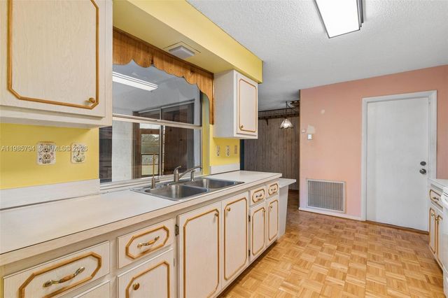 9306 NW 80th St, Tamarac, FL 33321