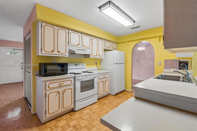 9306 NW 80th St, Tamarac, FL 33321