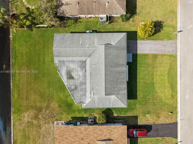 9306 NW 80th St, Tamarac, FL 33321